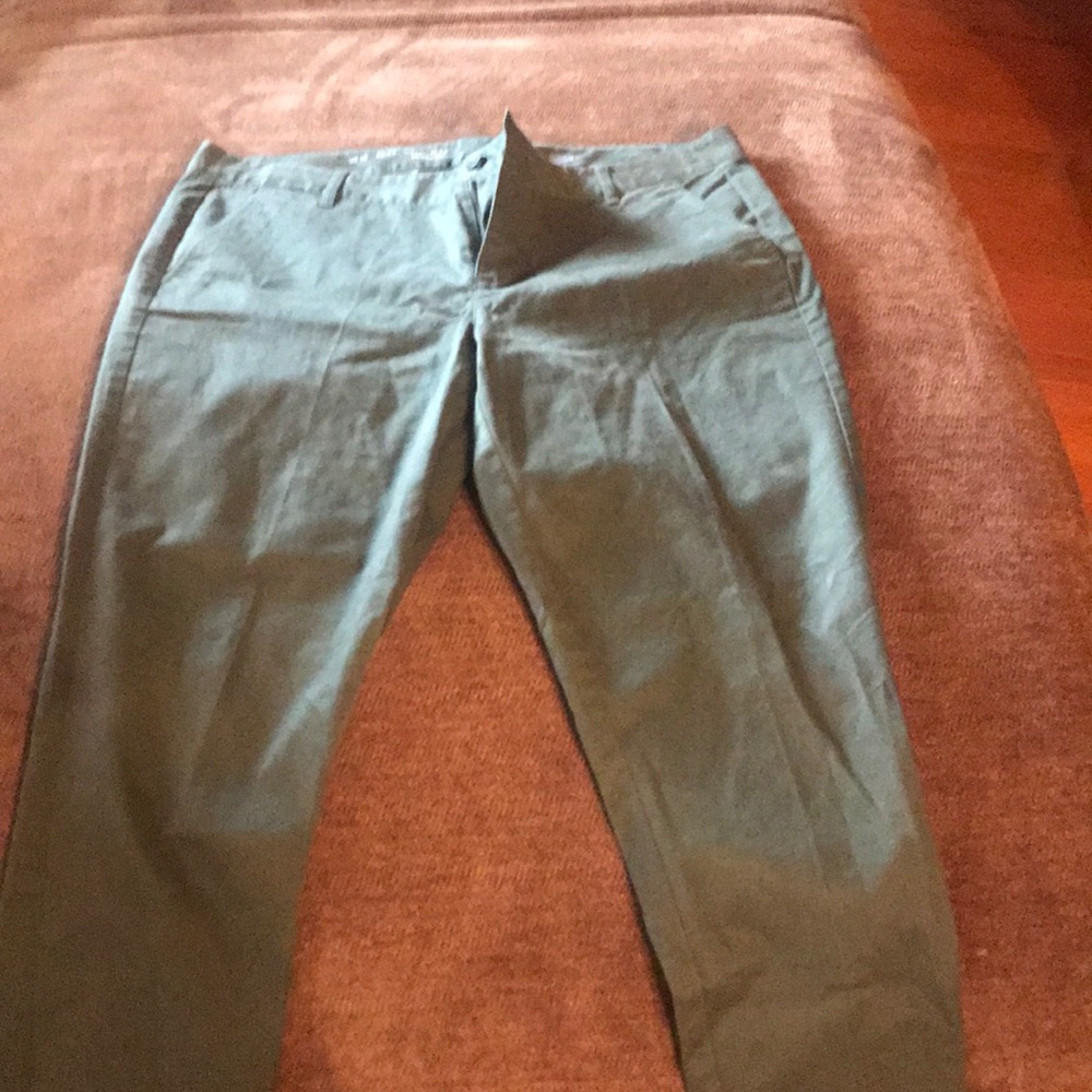 Brand NWOT Olive green khakis, size 12, by Lee